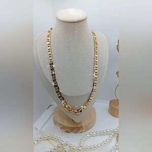 Elegant Gold and Black Chain Necklace
